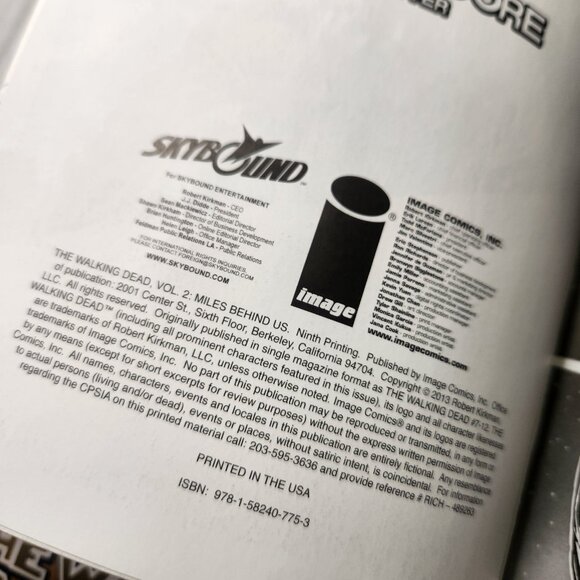 The Walking Dead Volumes 1 - 6 Image Comic Book Robert Kirkman Skybound - Picture 8 of 9